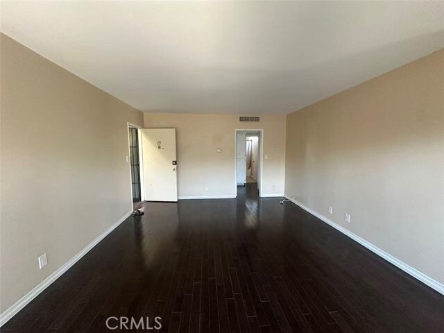 Building Photo - 9070 Huntington Dr