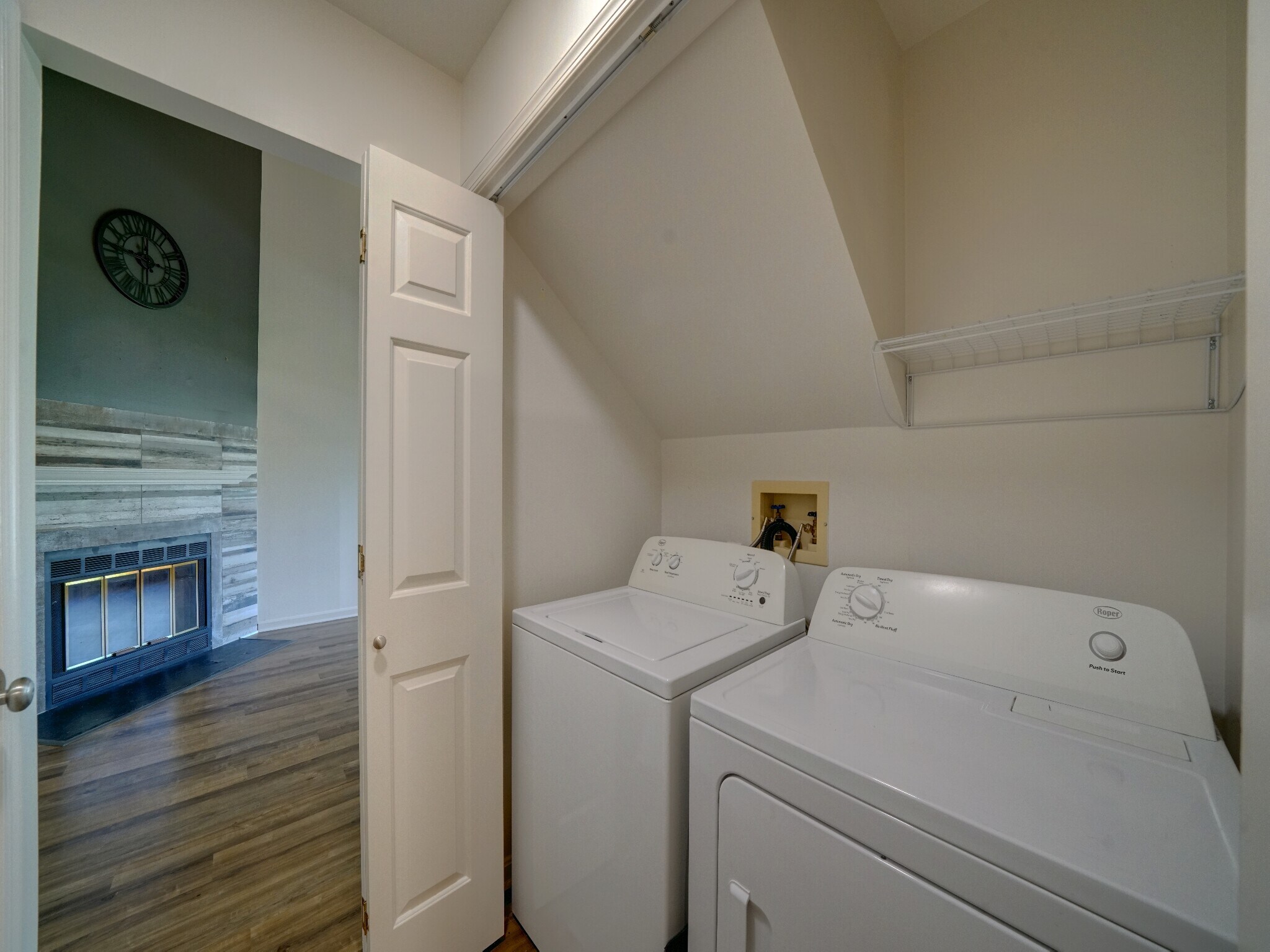 Washer & Dryer - 405 Franklin St
