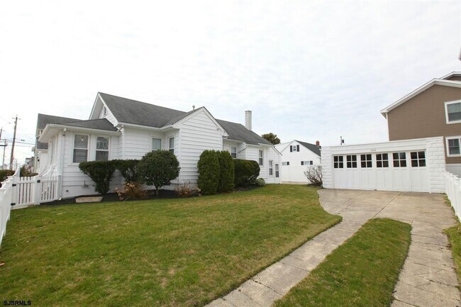 Building Photo - 104 N 35th Ave