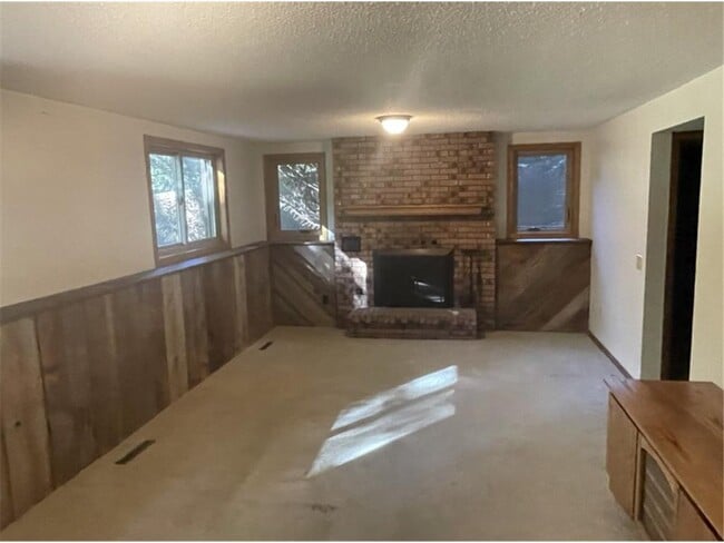Building Photo - 14810 Lloyds Dr