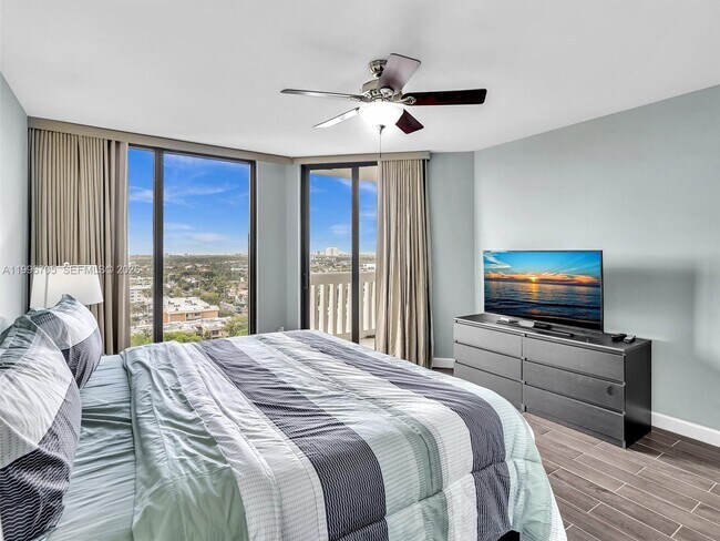 Building Photo - 2000 Island Blvd