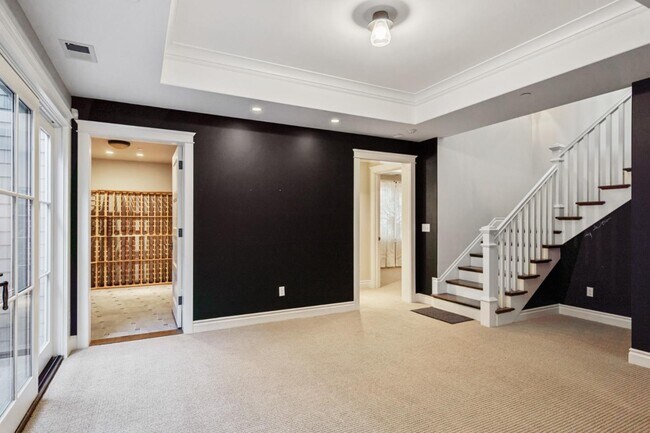 Building Photo - 240 University Dr