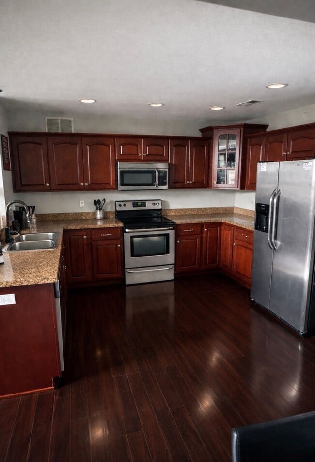 Building Photo - 183 Twin Lakes Dr