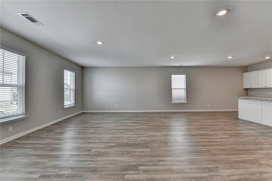 Building Photo - 4335 Magpie Dr