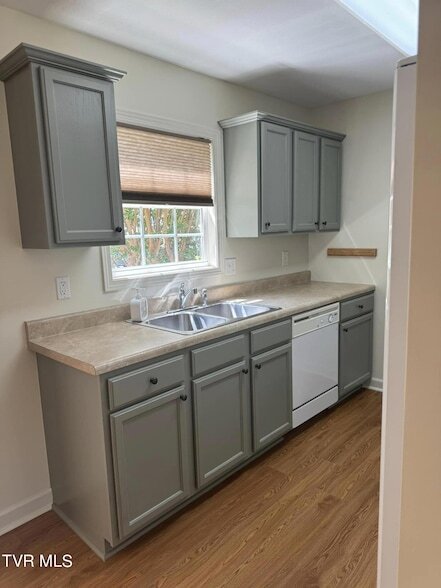 Building Photo - 617 Hazel St