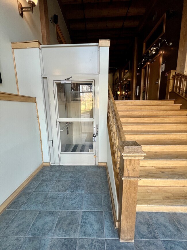 Building Photo - 413 N 2nd St