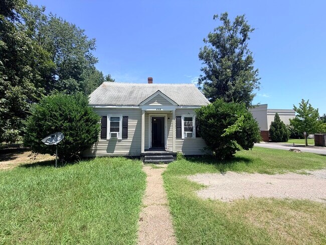 Building Photo - 306 St Claire Ln
