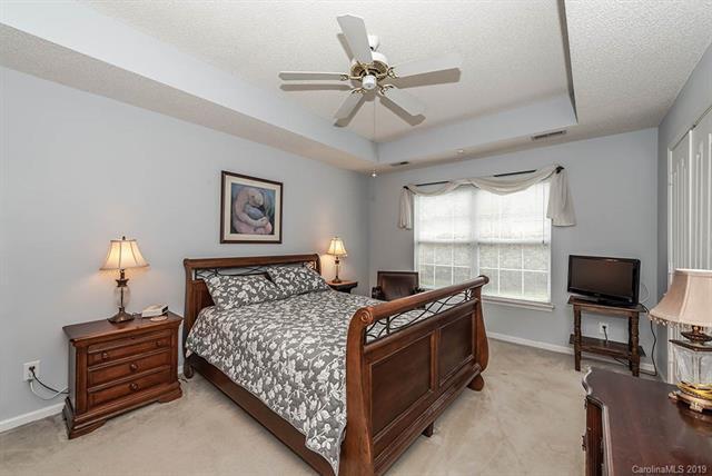 Building Photo - 6924 Lenhart Dr