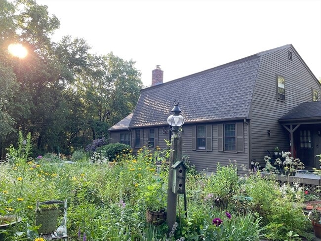 Building Photo - 4 Chestnut St