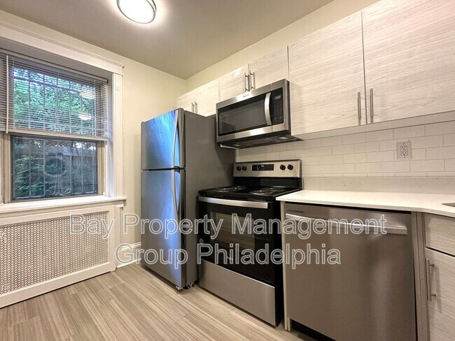 Building Photo - 2809 W Queen Ln