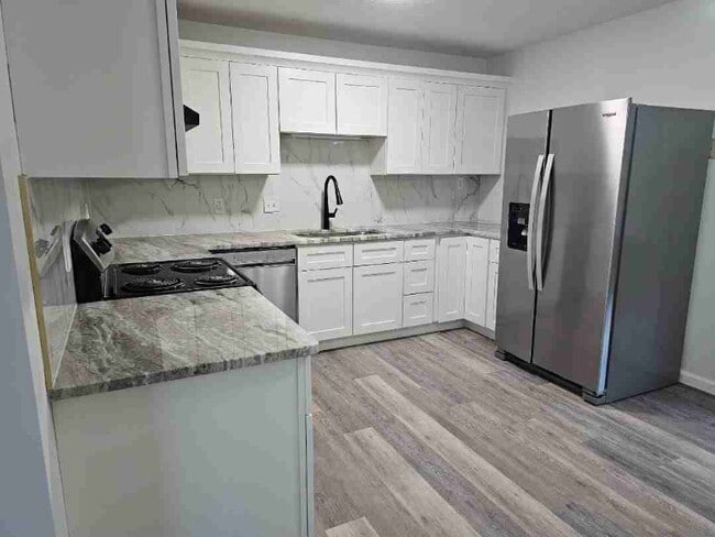 Building Photo - 758 Oleander Ct