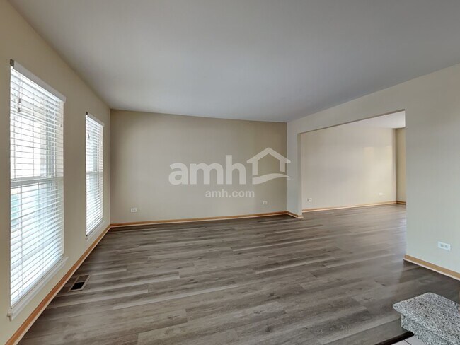 Building Photo - 20863 Brentwood Ct