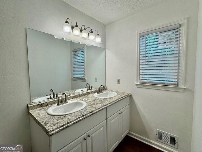 Building Photo - 3945 Peninsula Ct