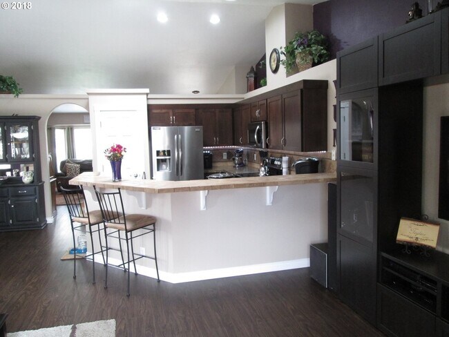 Building Photo - 805 SE 71st Ave