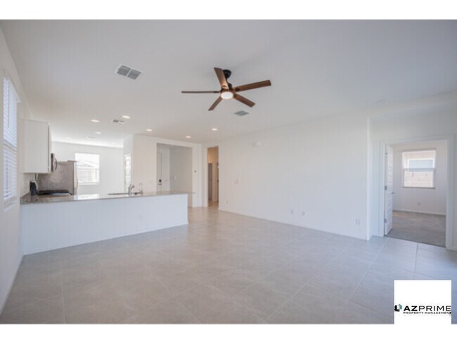 Building Photo - Welcome to this Stunning 3/2 Phoenix House...