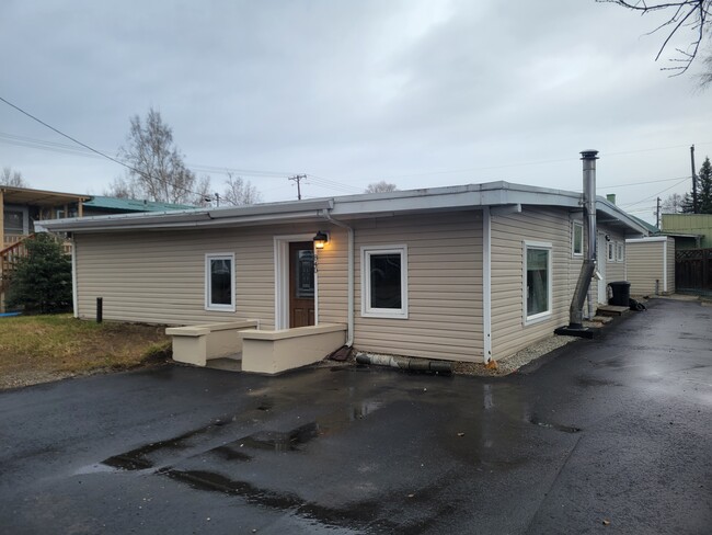 Primary Photo - 840 4th Ave