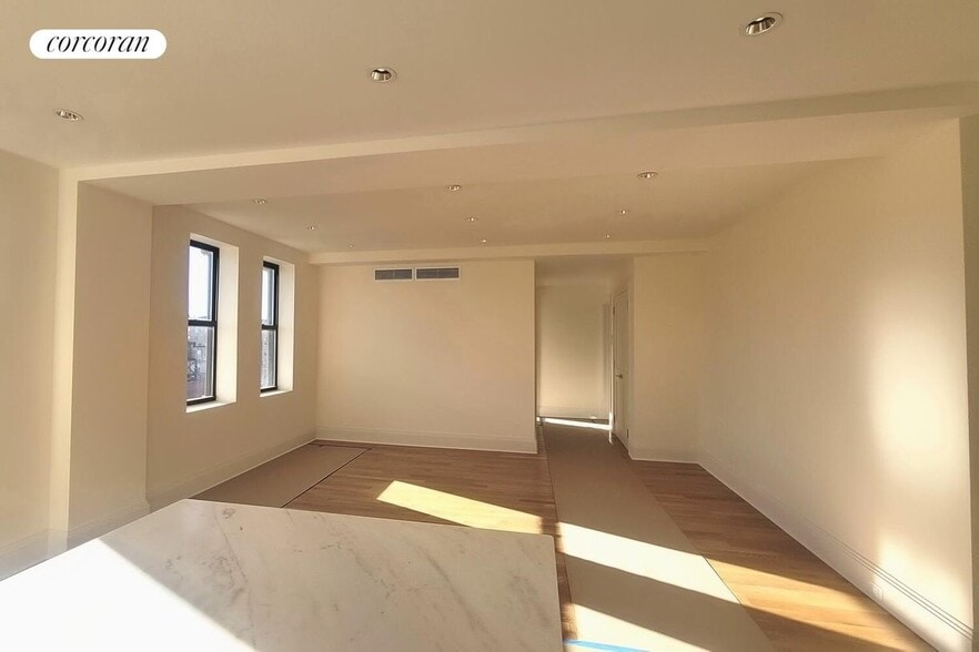 Building Photo - 45 W 81st St