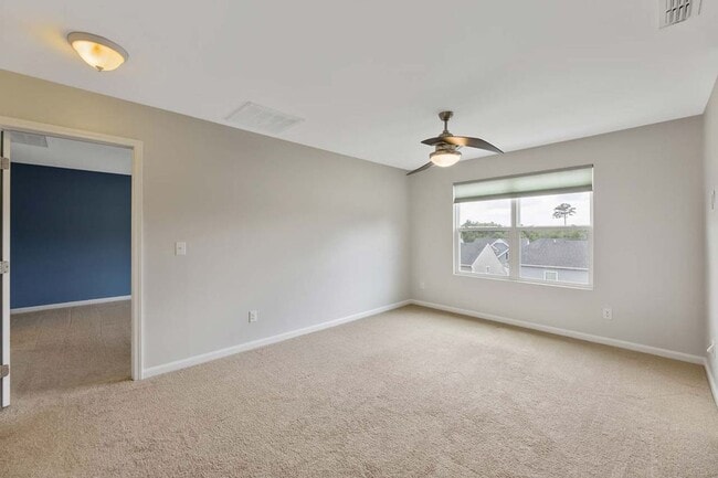 Building Photo - Welcome Home!!! Beautiful 3b 2.5b in Masse...