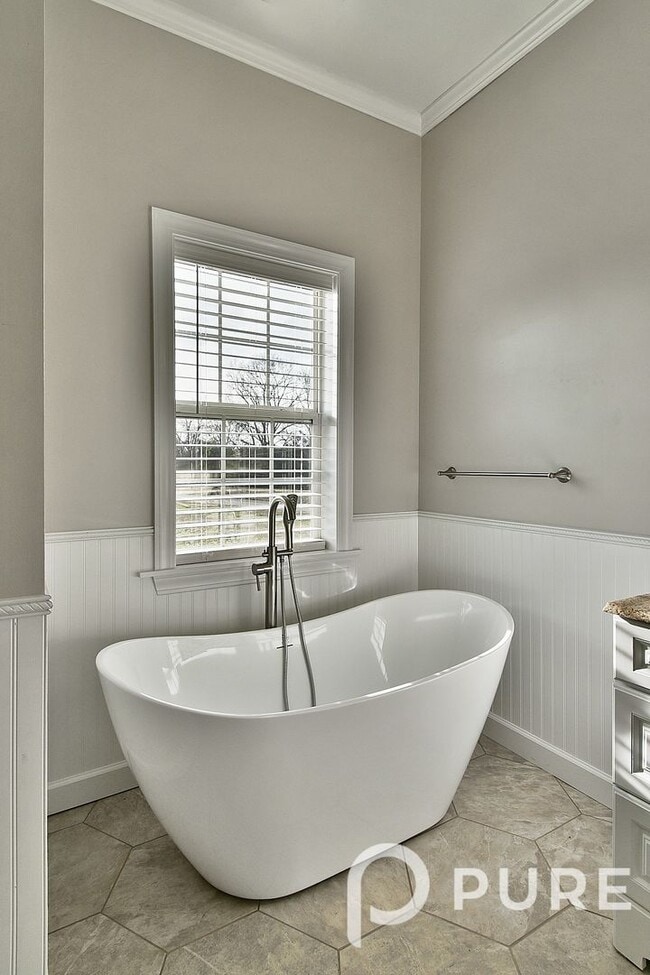 Building Photo - 5674 Duncan Rd