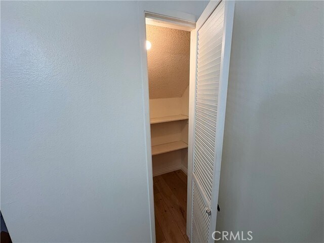 Building Photo - 118 N Cedar St