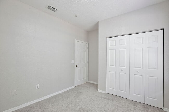 Building Photo - Crescent Place 26-100