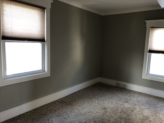 Building Photo - 671 Wordsworth St