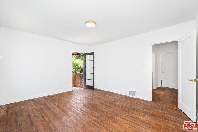 Building Photo - 340 S Maple Dr