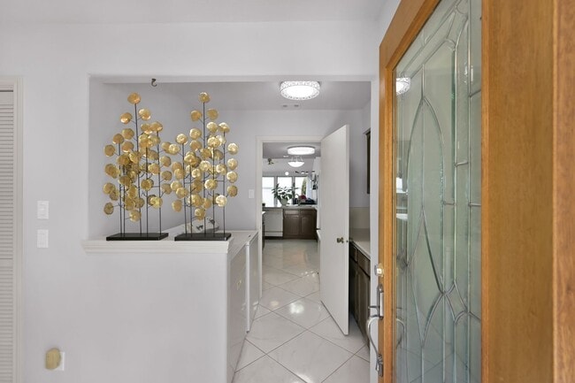 Building Photo - Fully Furnished 2 bedroom Lakefront with 1...