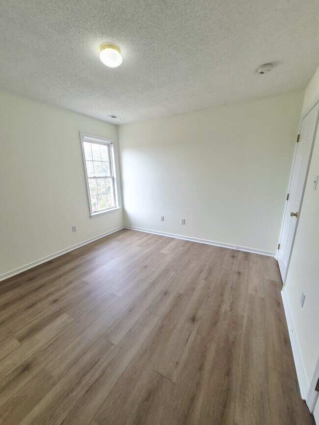 Building Photo - 7221 Oakmere Ct