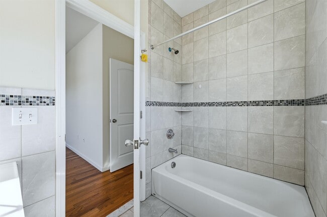 Building Photo - 109 Grant Ave