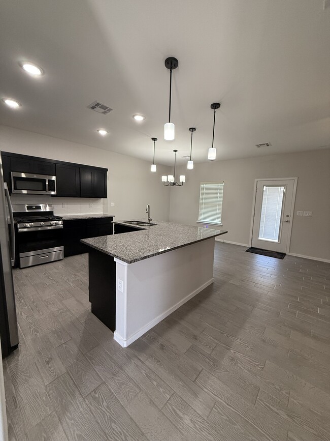 Building Photo - 1099 Sky River St