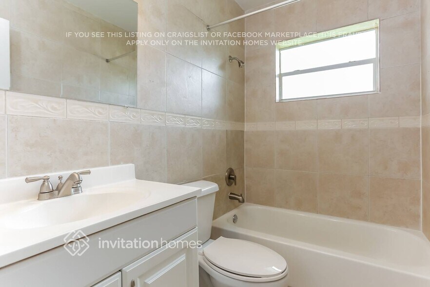 Building Photo - 11345 SW 108th Ave