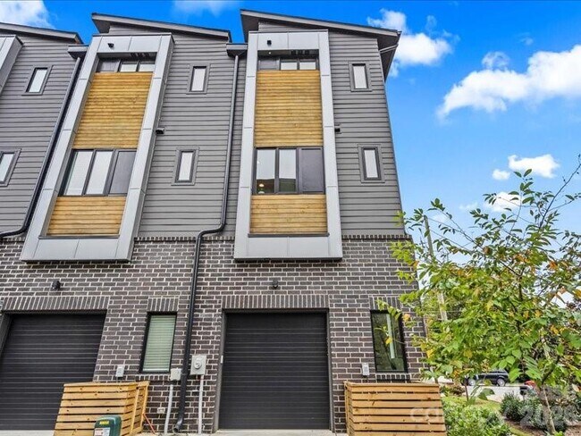 Building Photo - 815 E 36th St