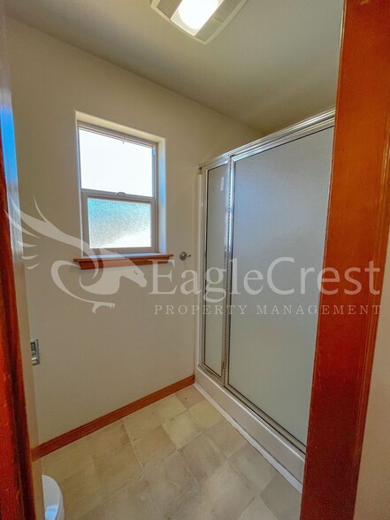 Building Photo - Large 6-Bedroom Whitman Neighborhood House; *Half Off 2nd Month Rent*