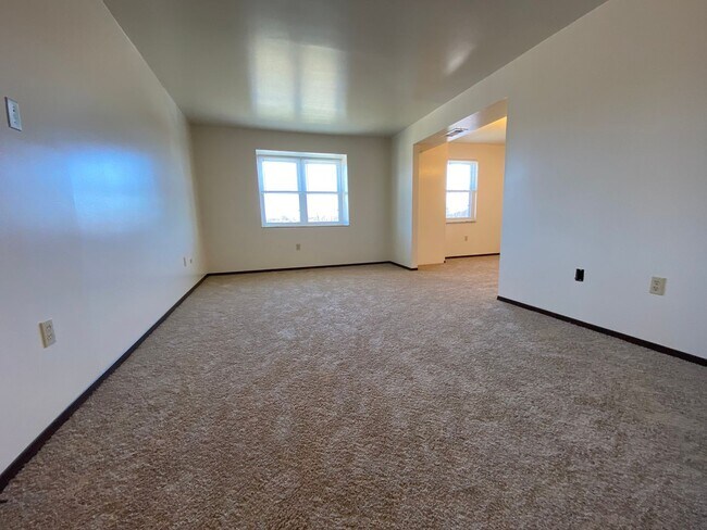 Building Photo - Wonderful 2BR in Bellevue!  Central A/C, Equipped Kitchen & More! Great Location!! Call Today!