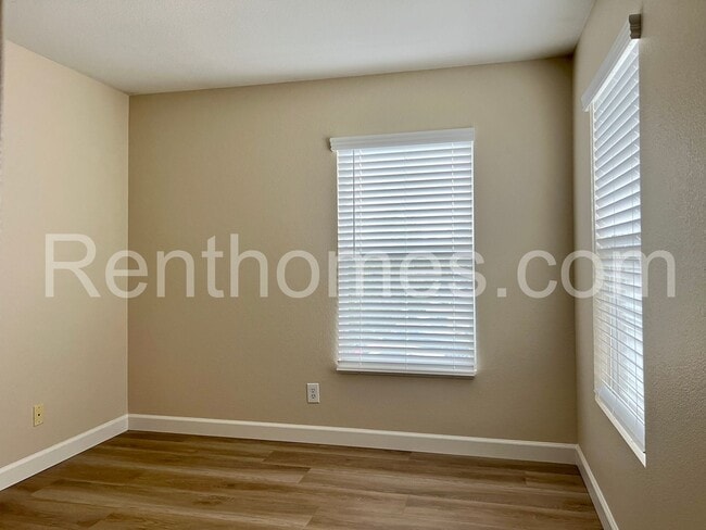 Building Photo - 11881 Spruce Run Dr