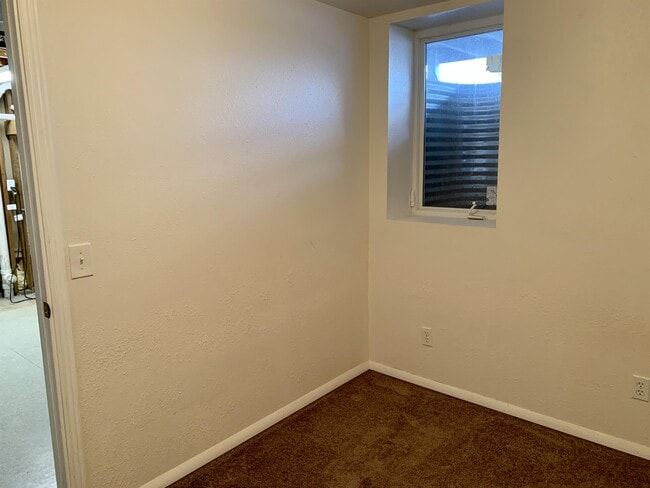 Building Photo - 3895 Kitt Dr