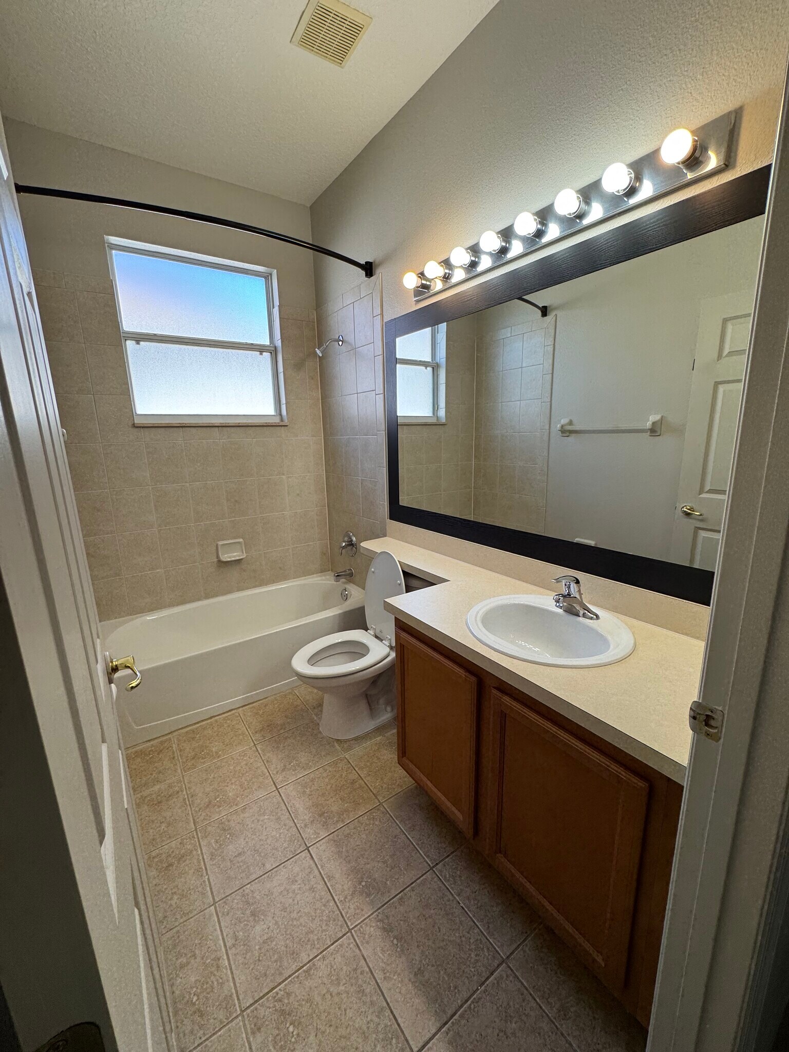 Guest bathroom - 2112 Bunker View Ct
