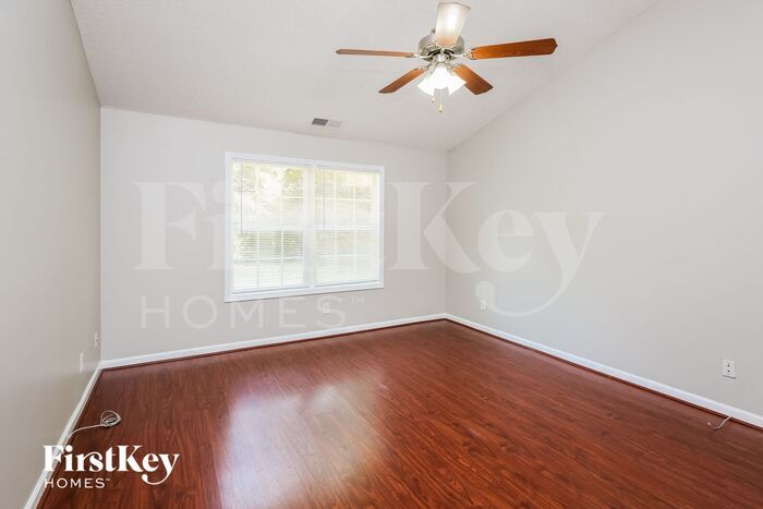Building Photo - 803 Kenwood Ln