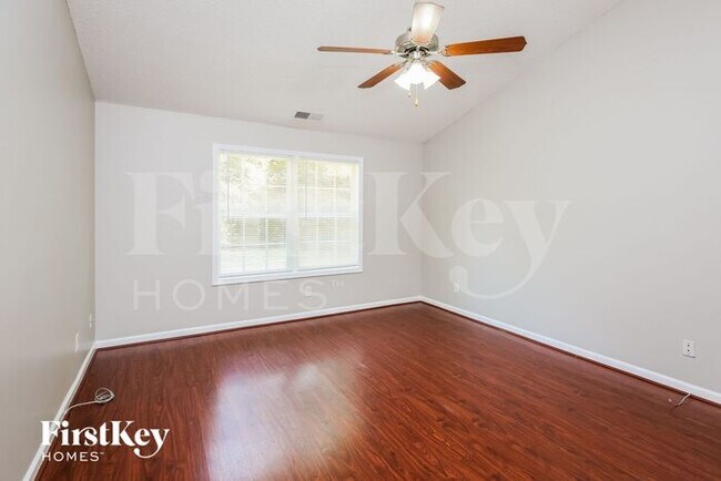 Building Photo - 803 Kenwood Ln