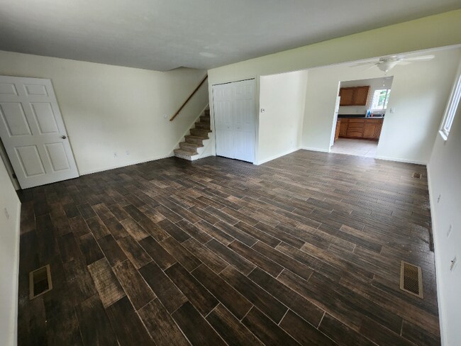 Building Photo - 753 Akron Blvd