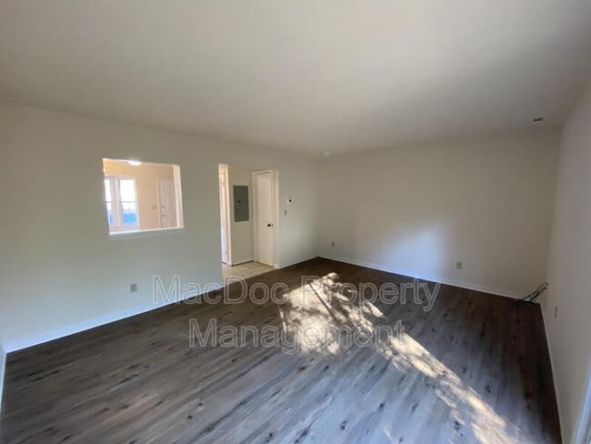 Building Photo - 16128 Clarence Ct