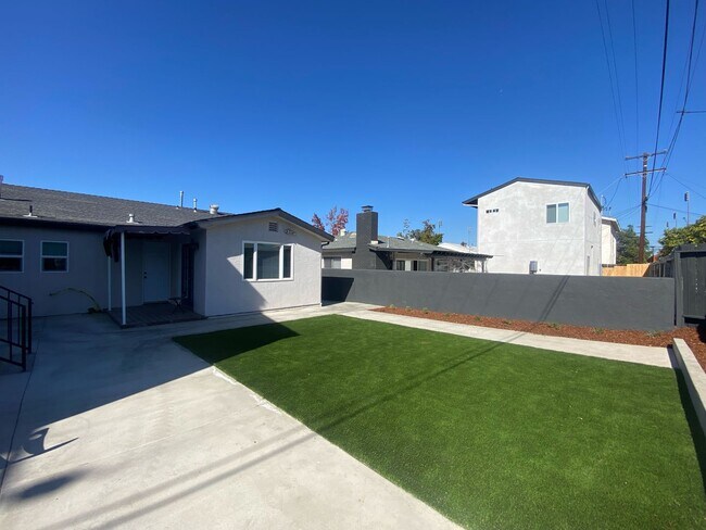 Building Photo - 5BD/2BA, Close to Campus!