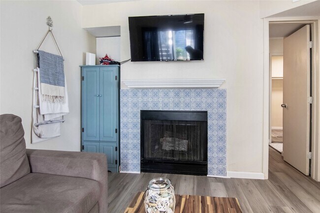 Building Photo - 3506 Cove View Blvd