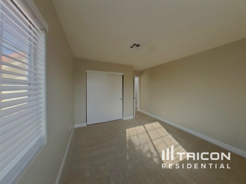 Building Photo - 1117 N Rainbow Meadows Dr