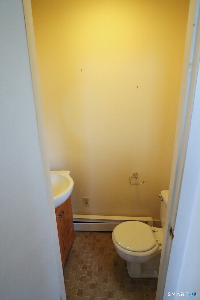 Building Photo - 814 Orange St