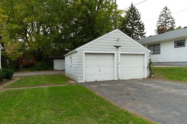 Building Photo - 1 bed 1 bath. Located in desirable Christi...
