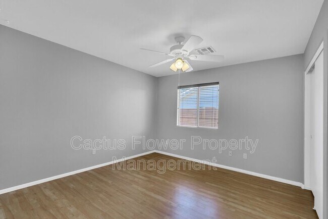 Building Photo - 2401 E Derringer Way