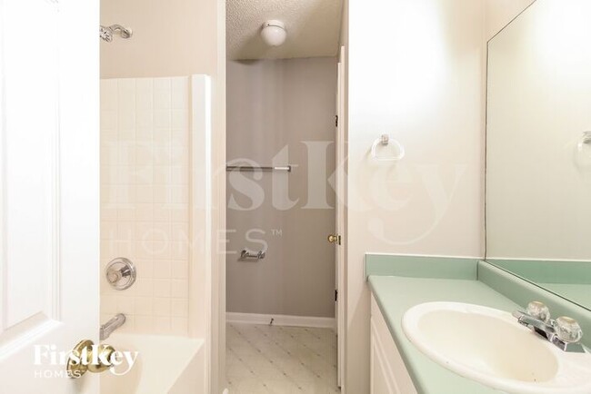 Building Photo - 164 Regency Park Dr