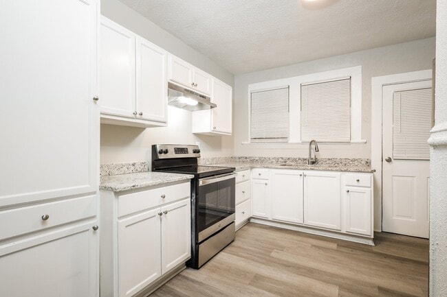 Building Photo - 1221 Azalea Ct